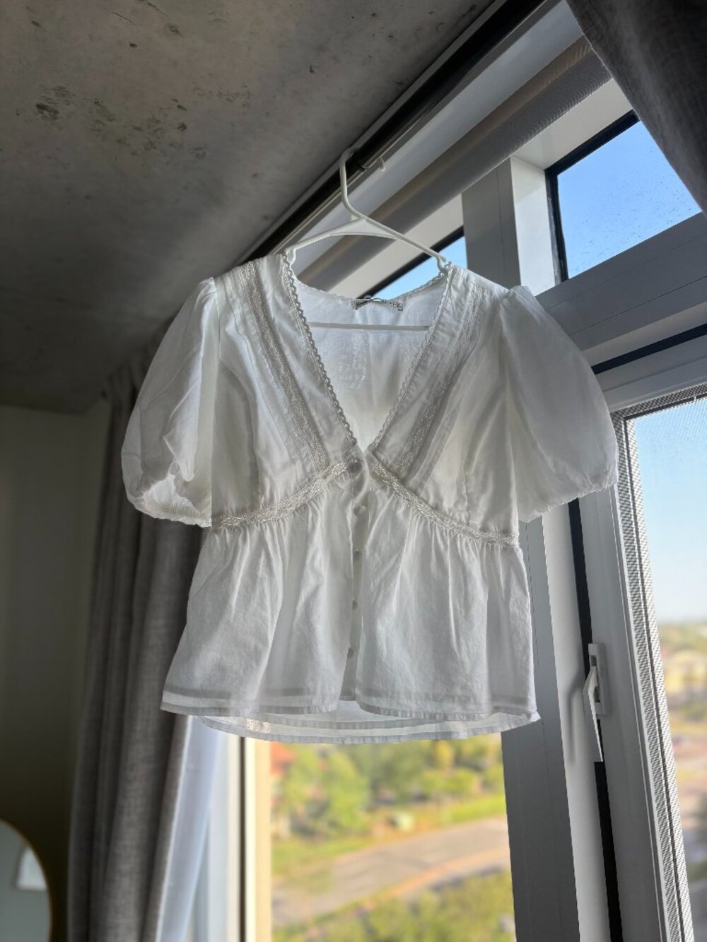 NWT Abercrombie & Fitch White Peplum Puff Sleeve Top XS — Delicate Fabric